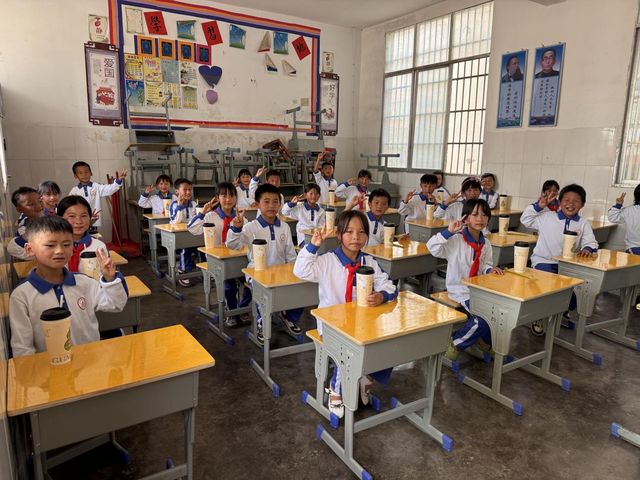 提前了”广西两校学生收到古茗捐赠pg电子免费模拟器“感觉儿童节