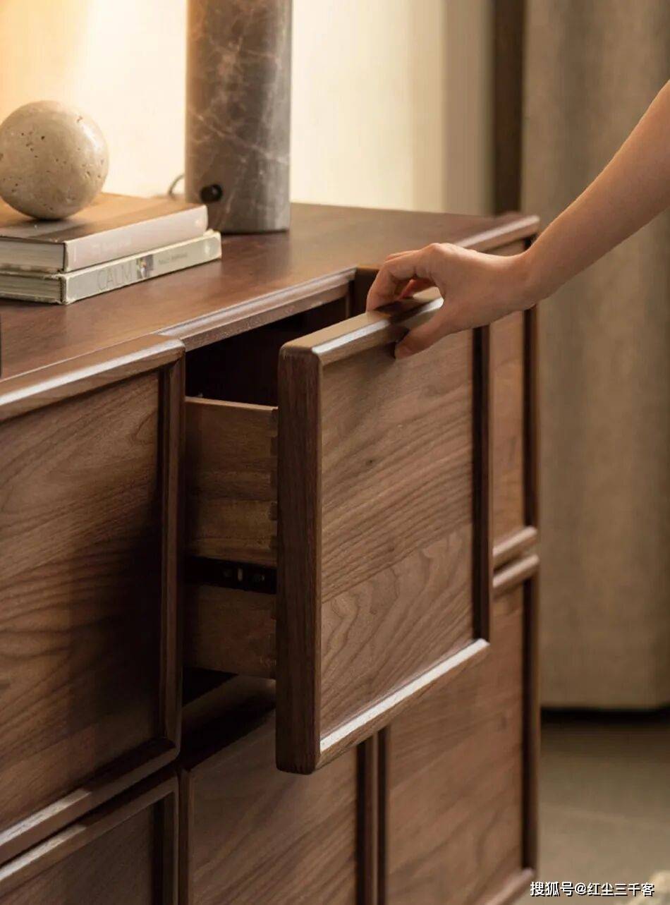 品质家居标杆全渠道引领消费升级新格局pg电子平台源氏木语以黑胡桃木铸就(图4)